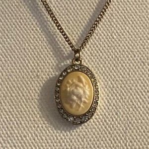 Gold Pendant Necklace